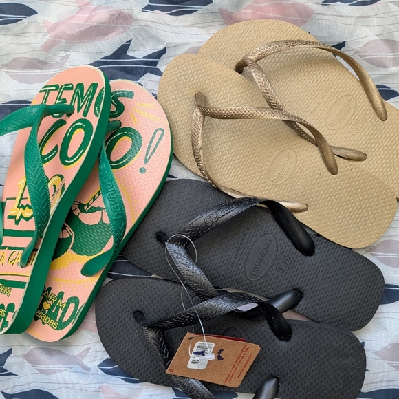 Havaianas Shoes - Havaianas Flip Flops Bundle - Farm Rio Green/Pink, Classic Black, Slim Gold